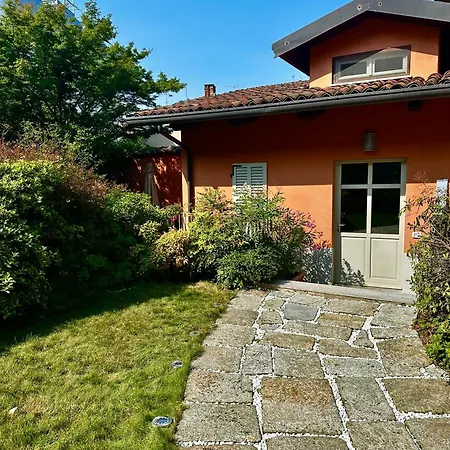 La Casetta Del Centro Luminoso Loft Con Terrazzo E Giardino Biella Exterior photo