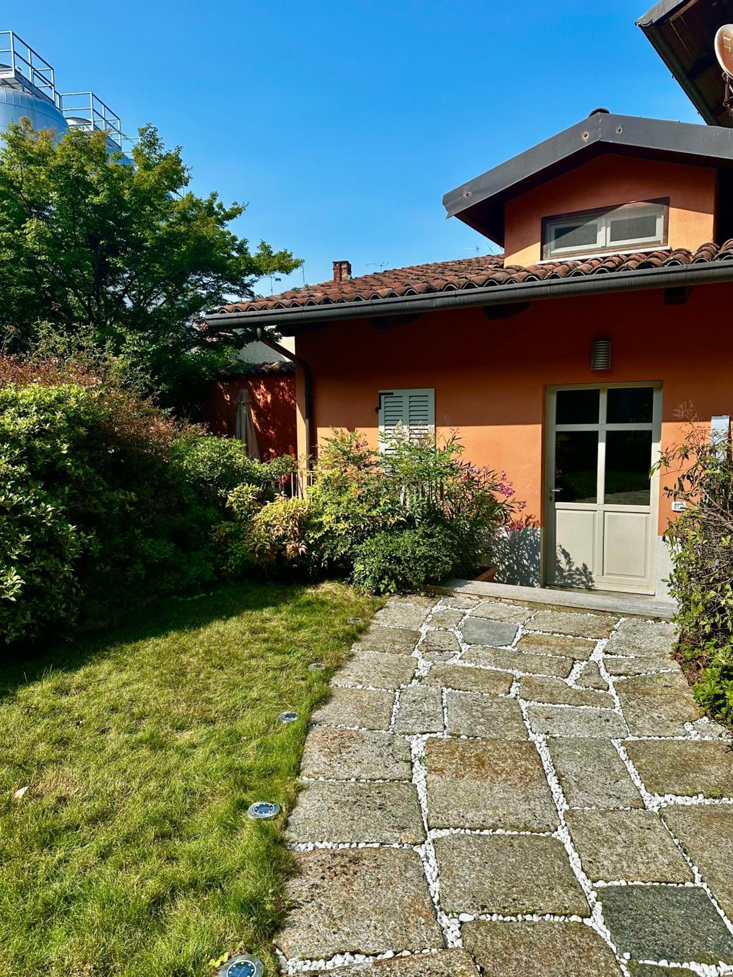 Apartment La Casetta Del Centro Luminoso Loft Con Terrazzo E Giardino Biella